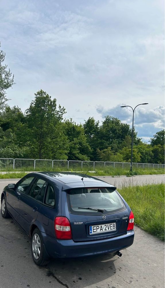 Sprzedam MAZDA 323F 2001r. 1.6lpg