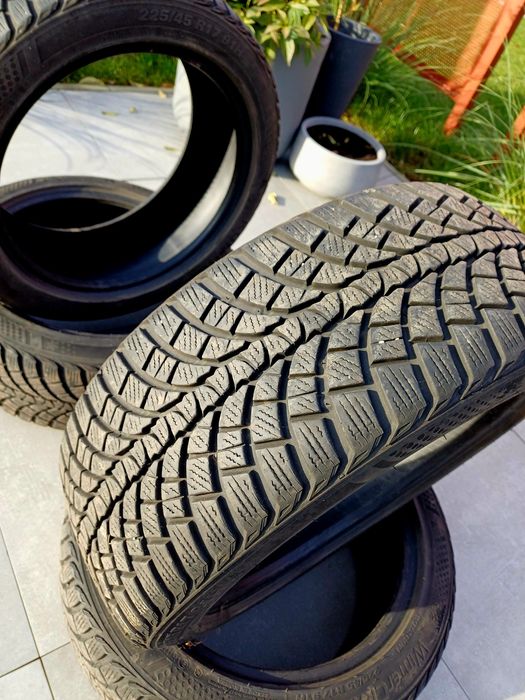 Opony zimowe używane kumho 225/45/17  4szt.