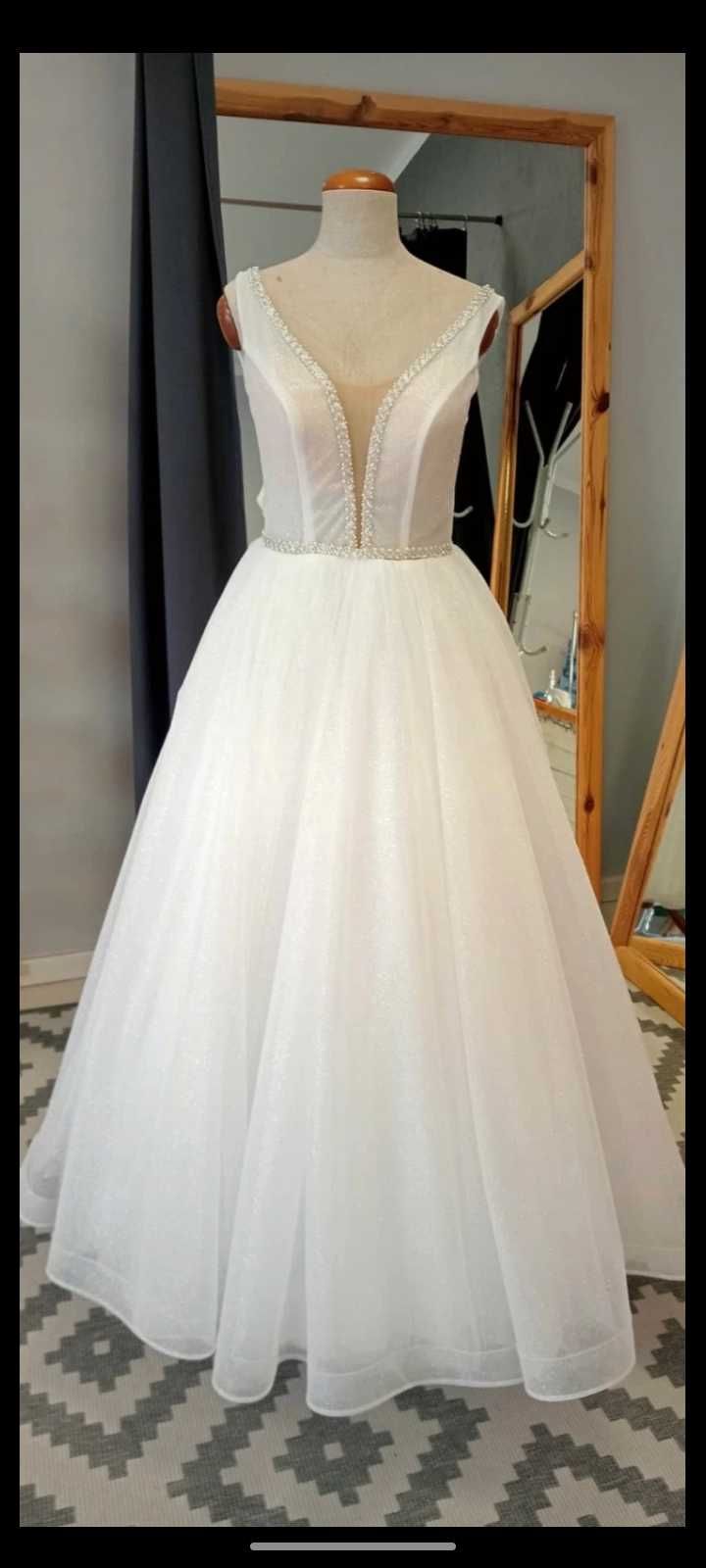 Sprzedam piękną suknię ślubną księżniczka rozmiar. A