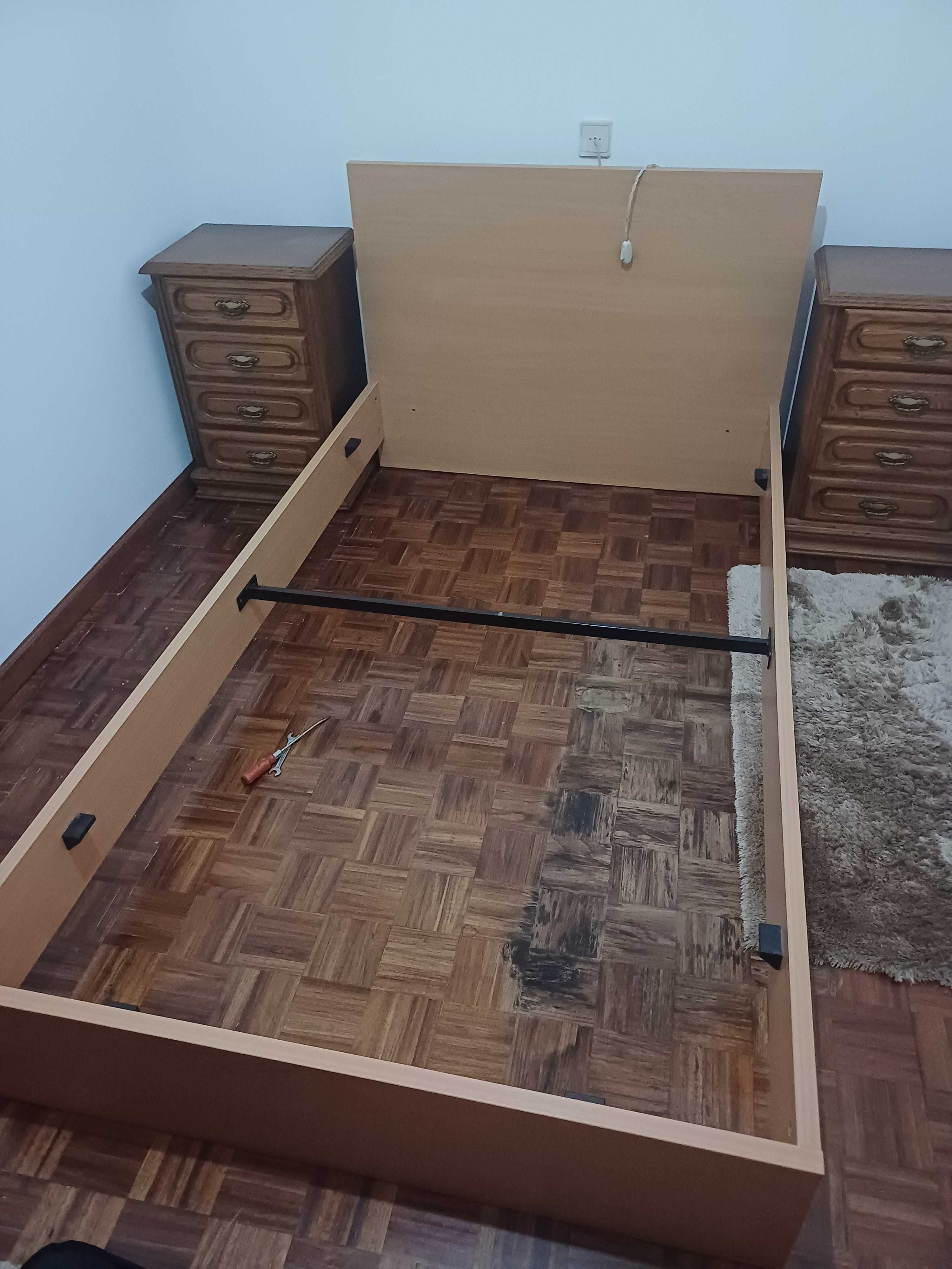 Cama individual com colchão e estrado