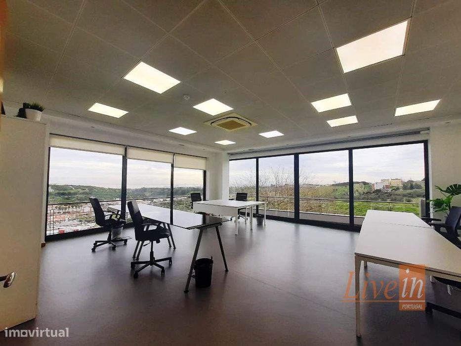 Escritório em Condomínio Industrial com 44,60 m2 em Frielas