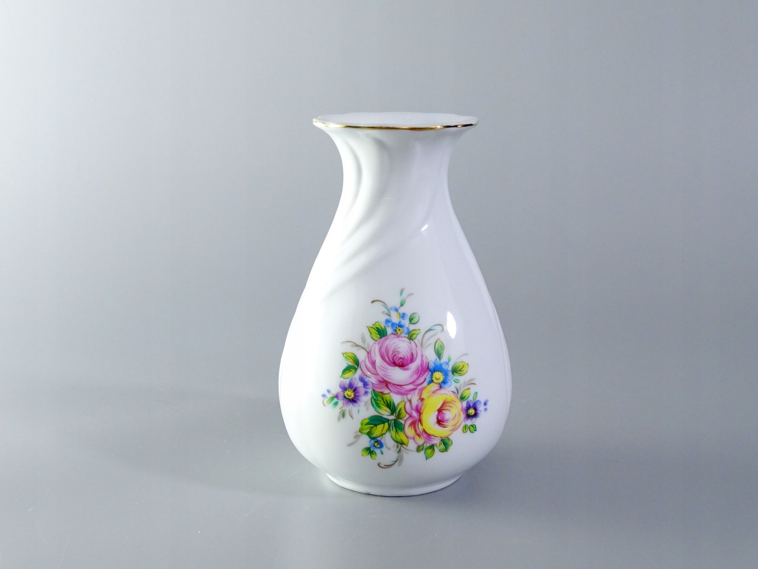 porcelanowy wazon wazonik kwiaty