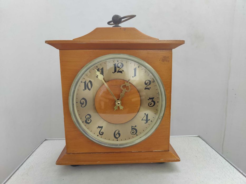 Часы настольные балансовые механические весна ( годинник настільний)