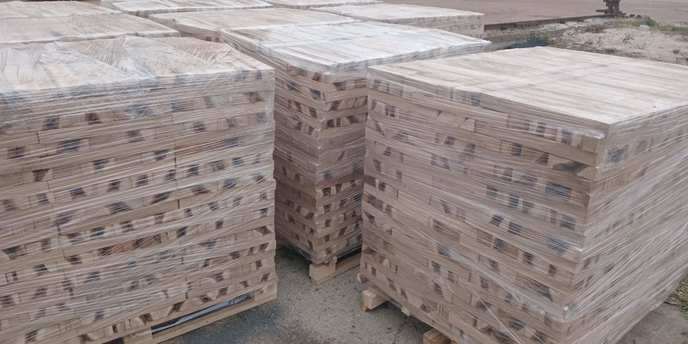 Дрова дуб пиляні сухі складені на піддон доставка самовивіз