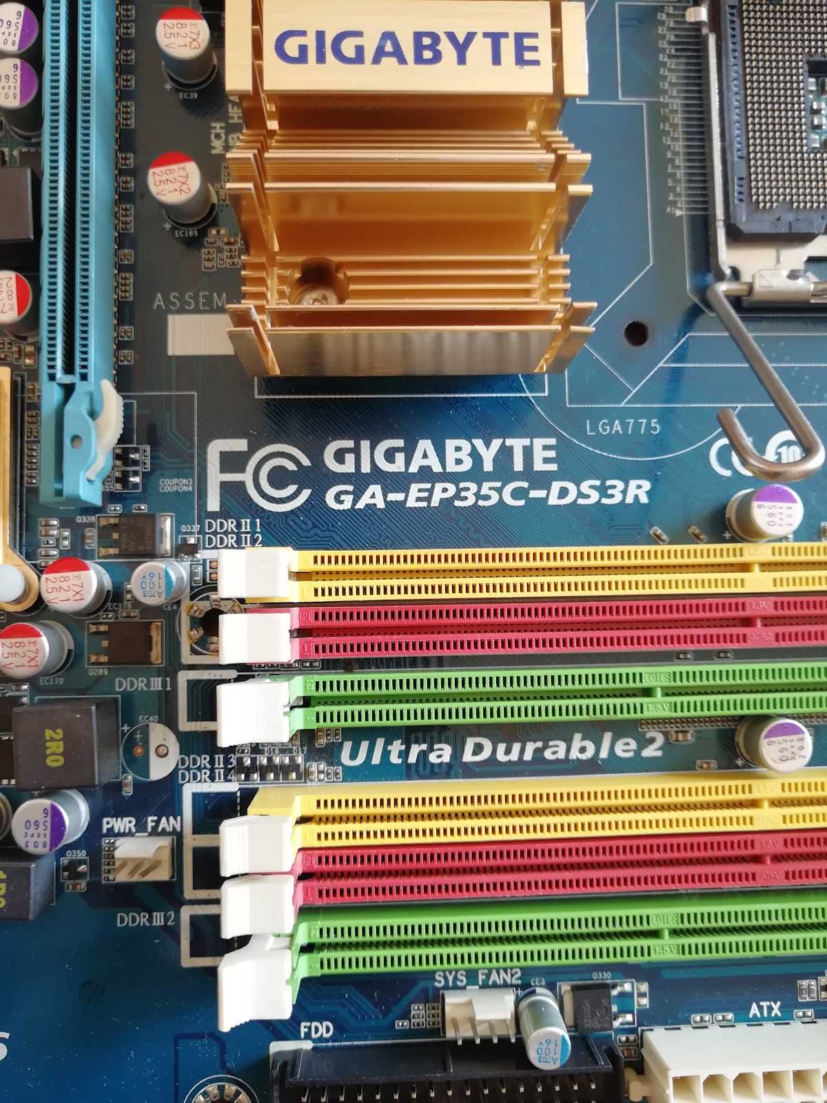 Материнська плата Gigabyte GA-EP35C-DS3R
