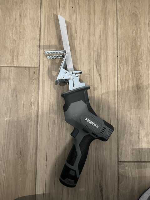 Serra sabre a funcionar perfeitamente.