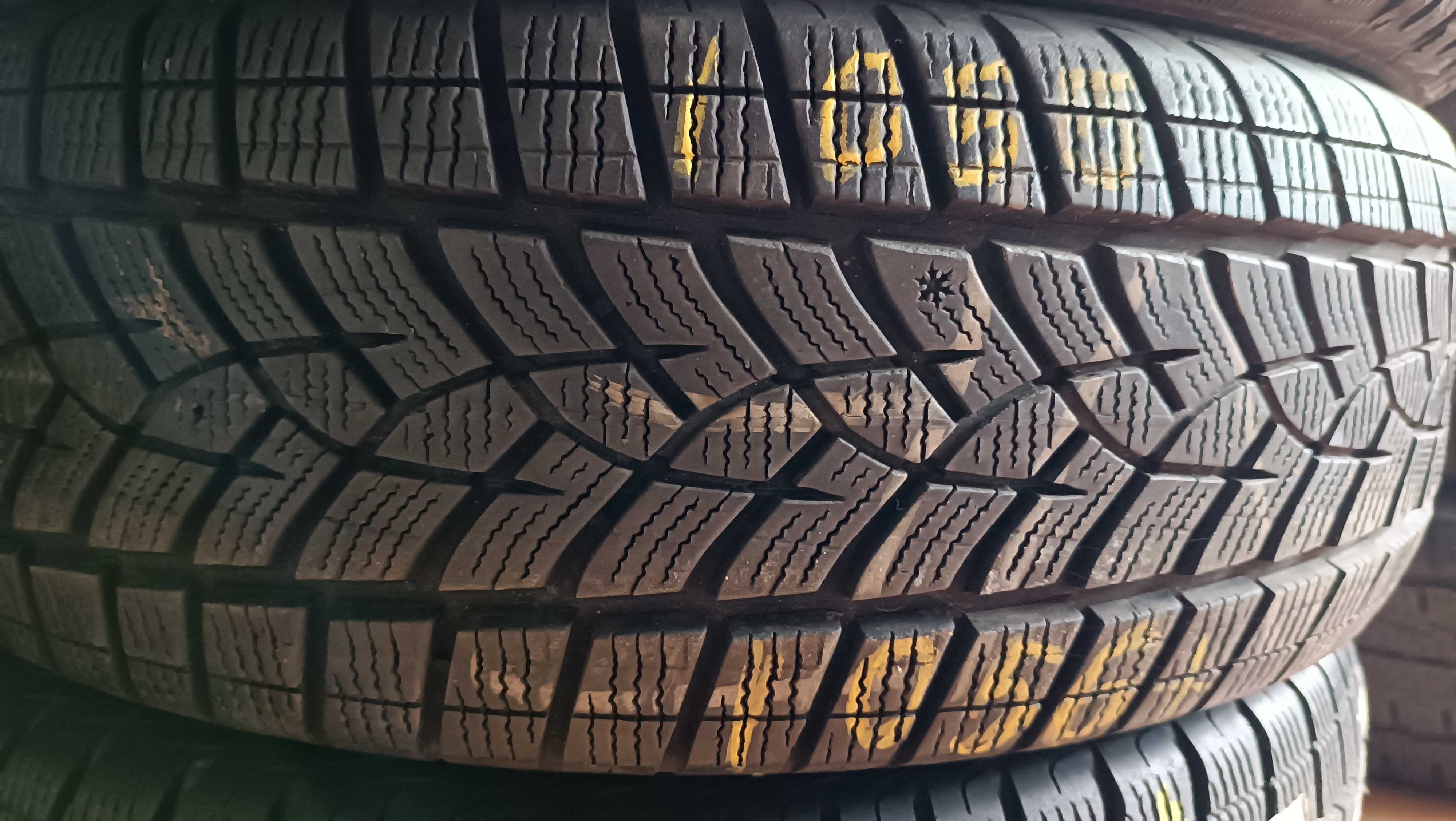 2x 215/65 R17 99V Goodyear UltraGrip Performance GEN-1 / 1056