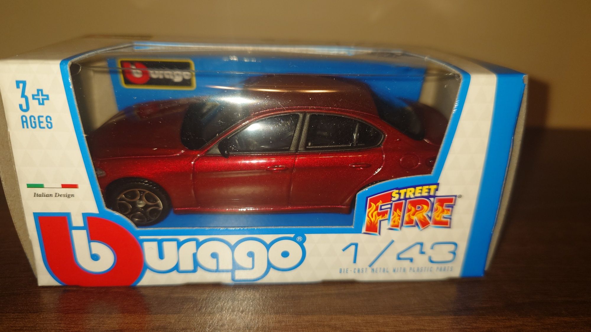 Bburago STREET FIRE Alfa Romeo Giulia, skala 1:43 Burago.