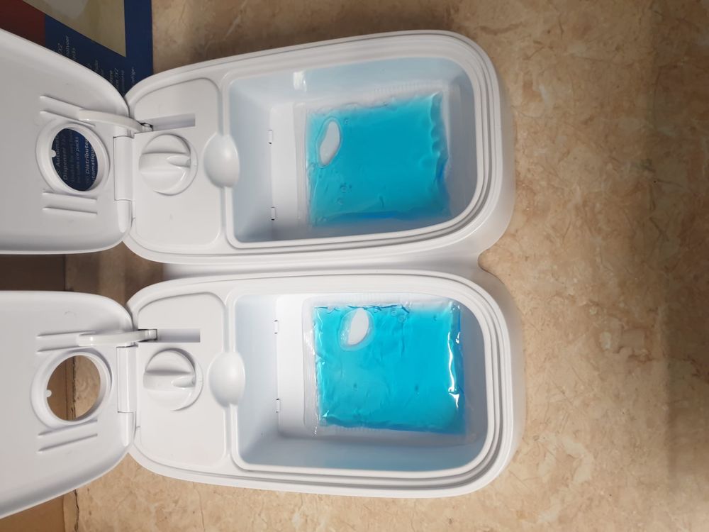 Trixie TX2 automat na karmę  Pojemność: 2 x 300 ml