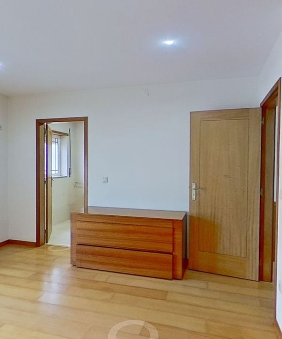 Mobília completa de quarto em madeira maciça