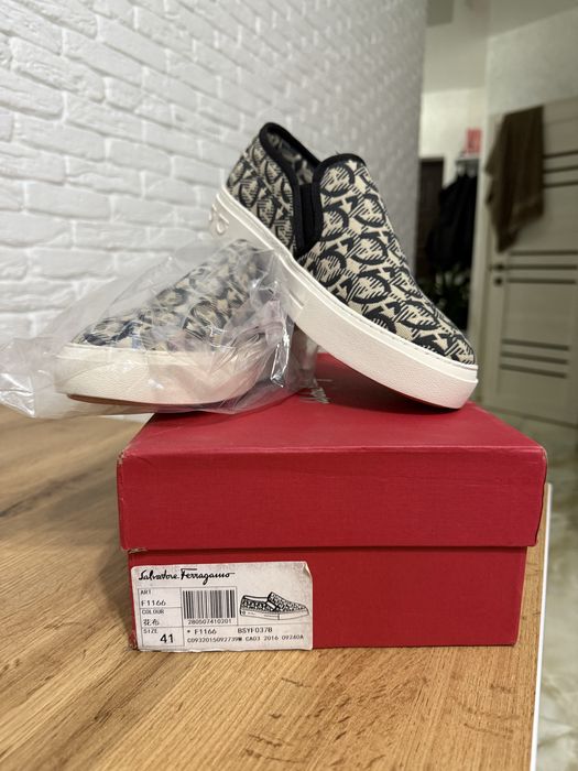 Оригиналы  новые 41 р стелька 27 Сальвадор Ферогама