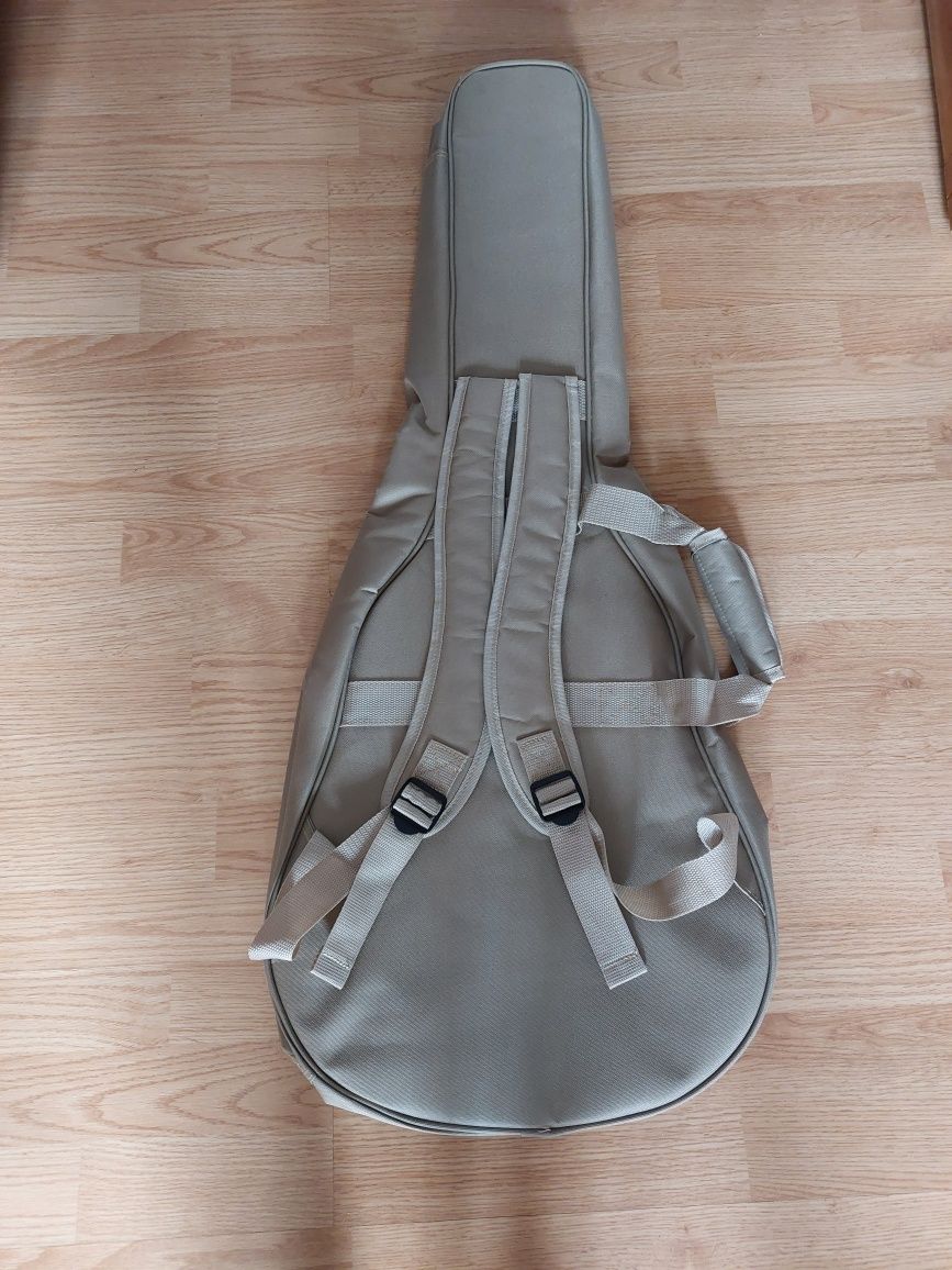 Gitara z pokrowcem dla osoby leworęcznej