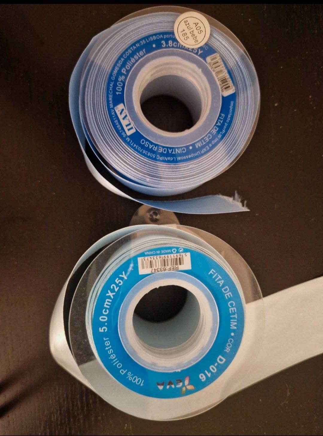 Rolos de tecido em cetim