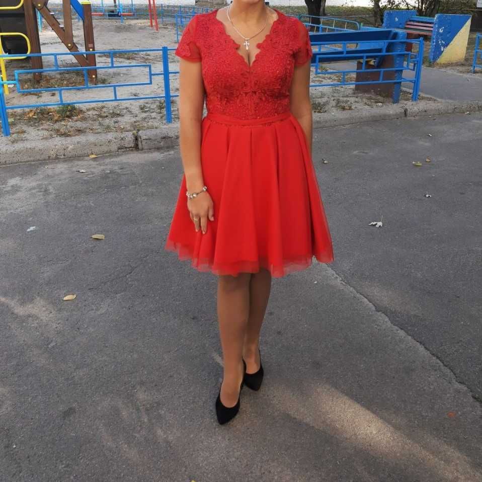 Вишукана червона сукня, для особливої події!