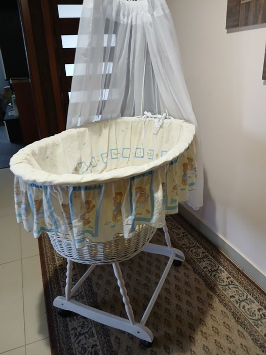 Kosz Mojżesza wiklinowy na kółkach