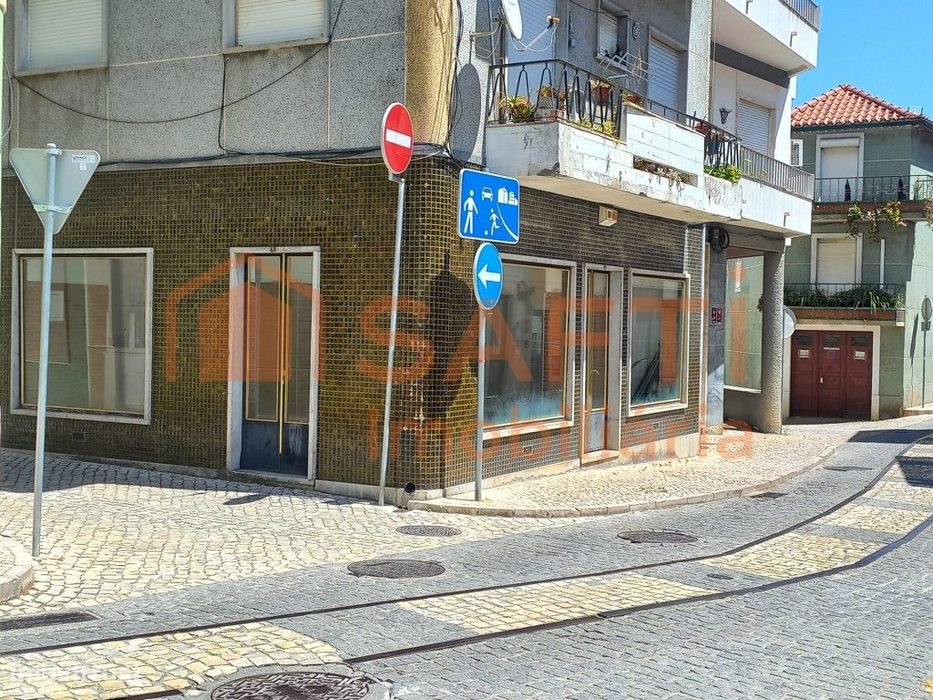 Loja para comércio e serviços - Torres Novas