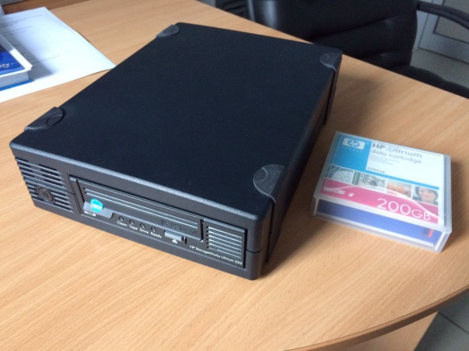 HP StorageWorks Ultrium 232 внешний ленточный накопитель