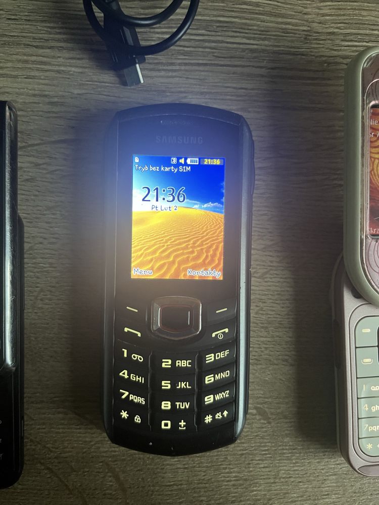 Zestaw telefonów lg nokia samsung oraz akcesoria