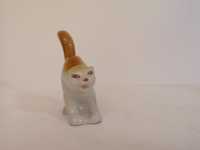 Porcelanowa figurka kota sygnowana
