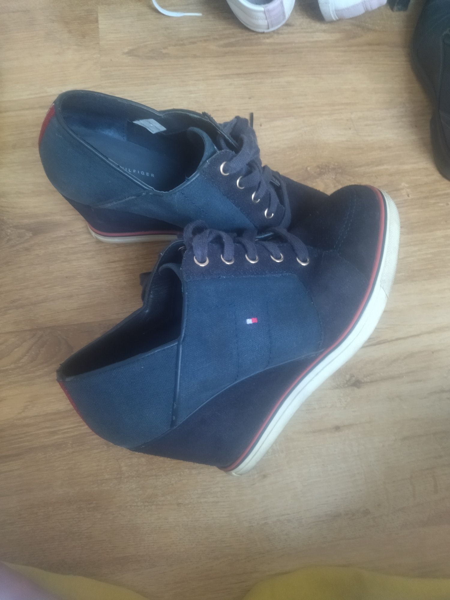 Buty na koturnie Tommy Hilfiger