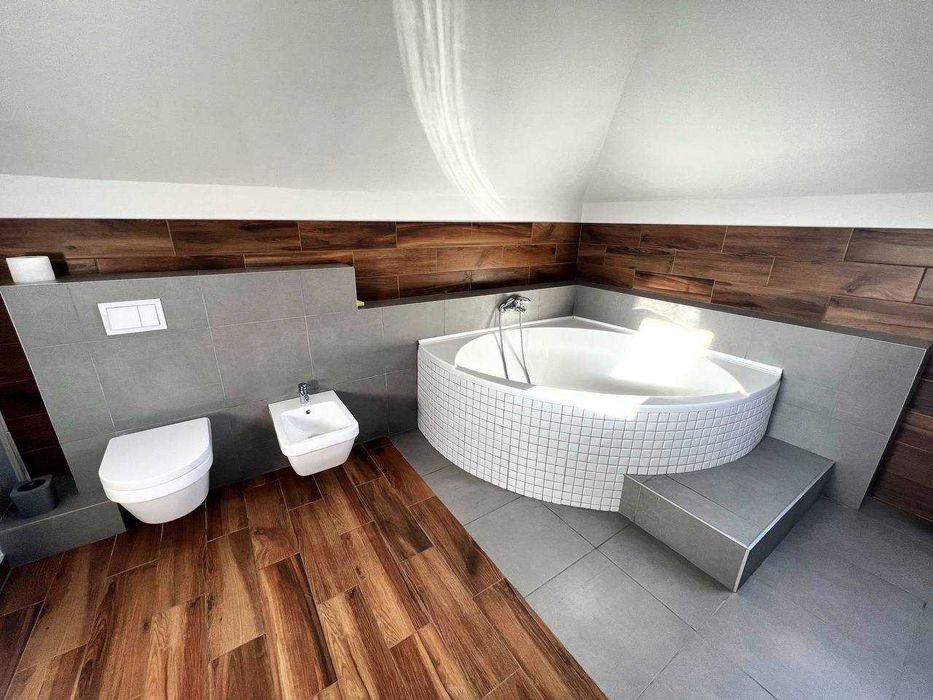 Жилий дім200м2+0,25га.Камін,сонячні панелі,електро/твердопалевний котл