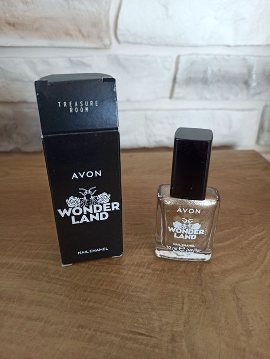 Nowy lakier do paznokci Avon Wonderland