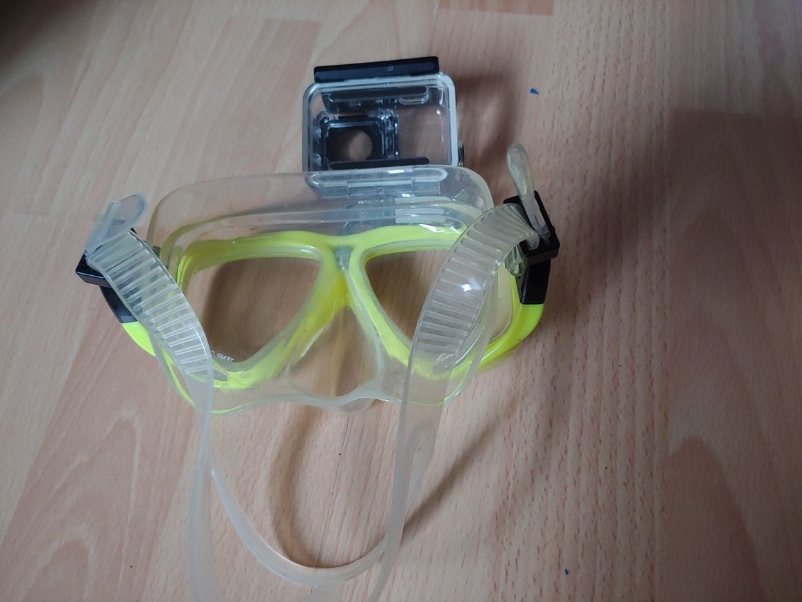 Maska do nurkowania z pojemnikiem na kamerę