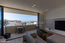 T3, Último Piso, com Varanda de 25 m² e Garagem