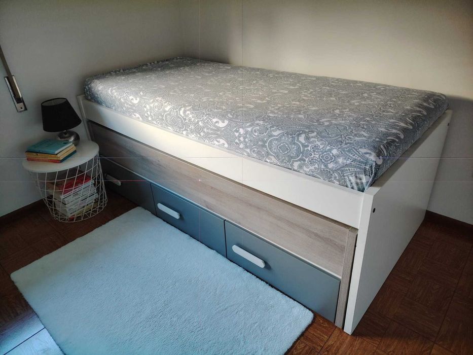 Cama dupla de solteiro