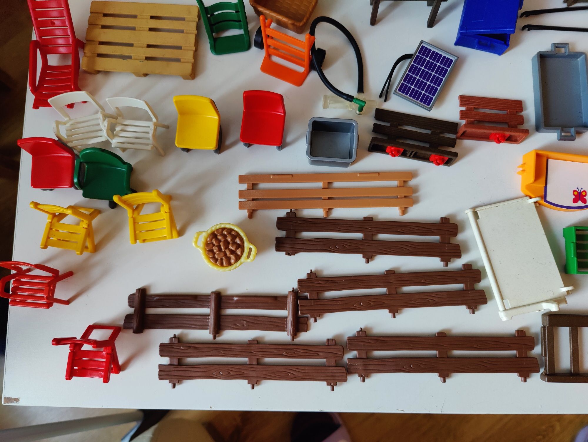 Elementy Playmobil- akcesoria, meble, ogrodzenie