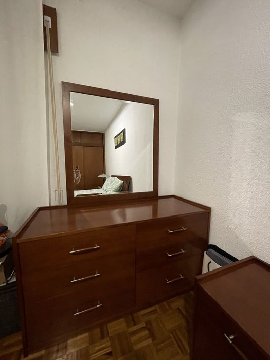 Mobilia de Quarto Completa em Madeira - 350€