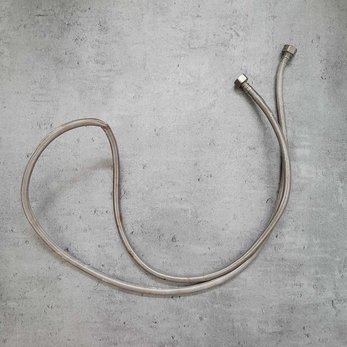 Artykuły hydrauliczne, wężyk 190 cm, pozostałości po remoncie