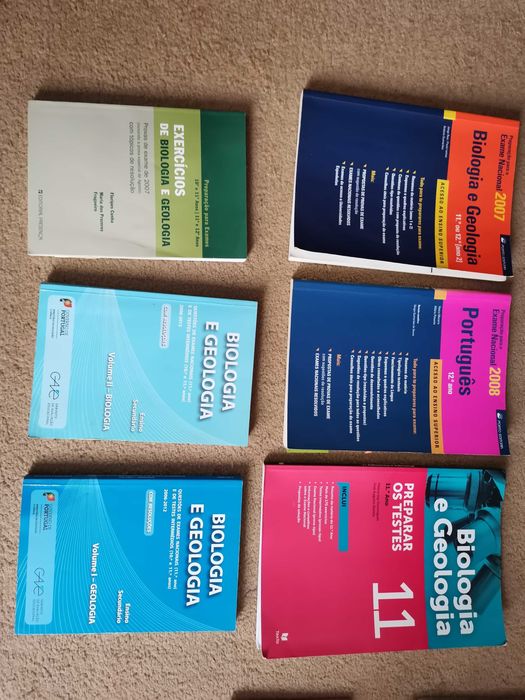 Livros de apoio à exame português e biologia