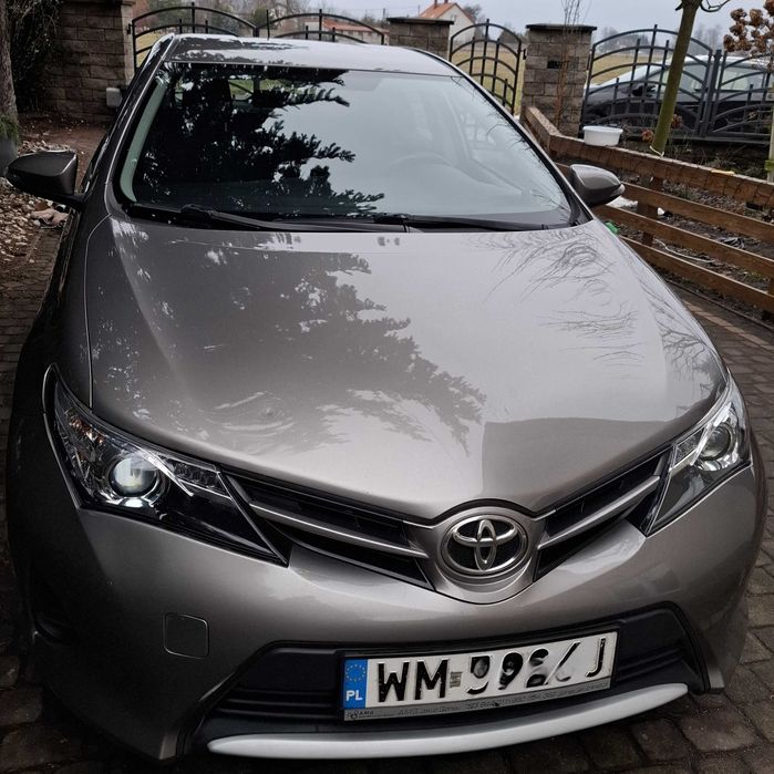 Toyota Auris 2013, 260000 km, benzyna-gaz
