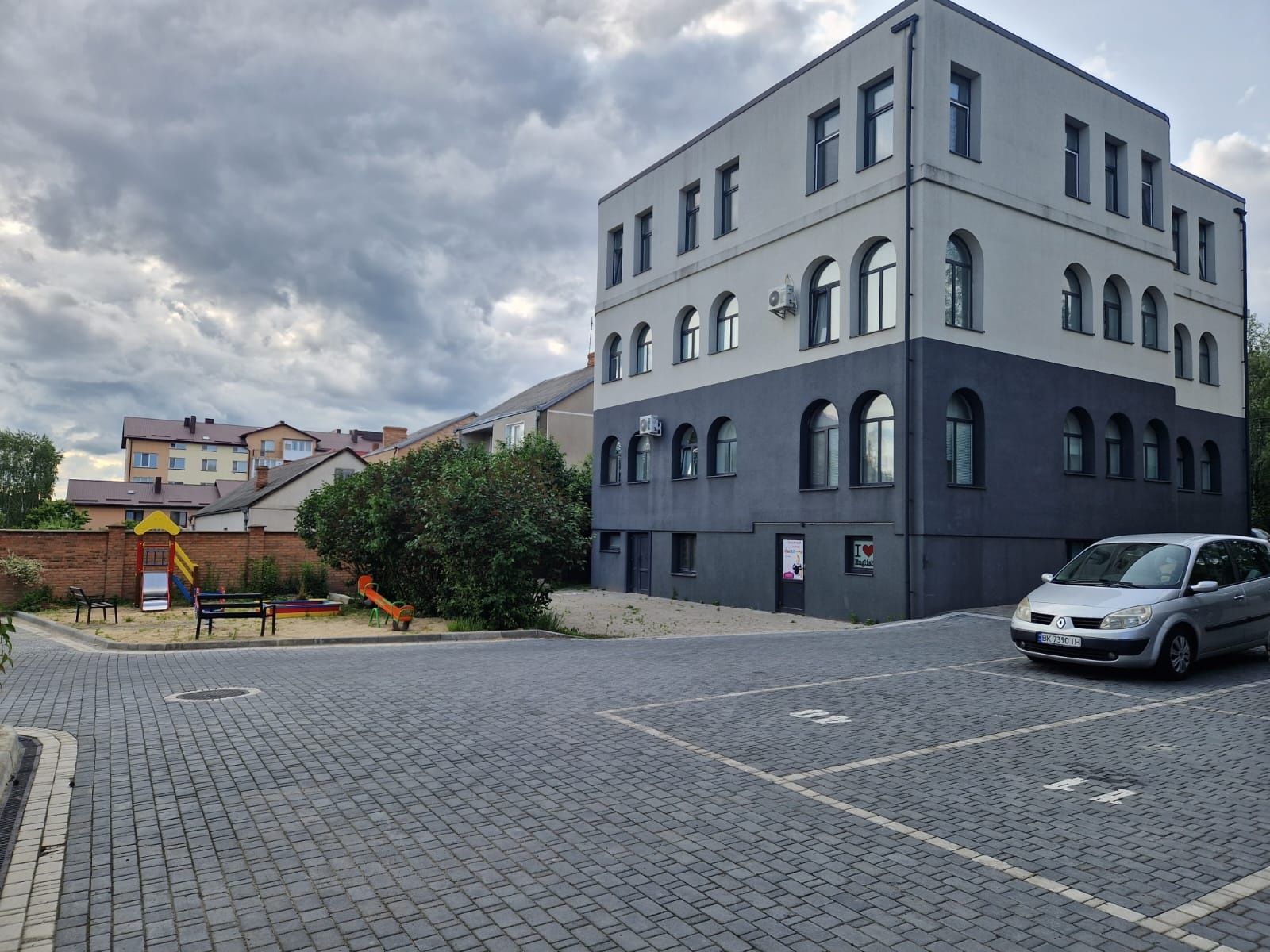 Здамо в оренду 2х кім.квартиру в с.Липини ,5хв до Пр.Відродження