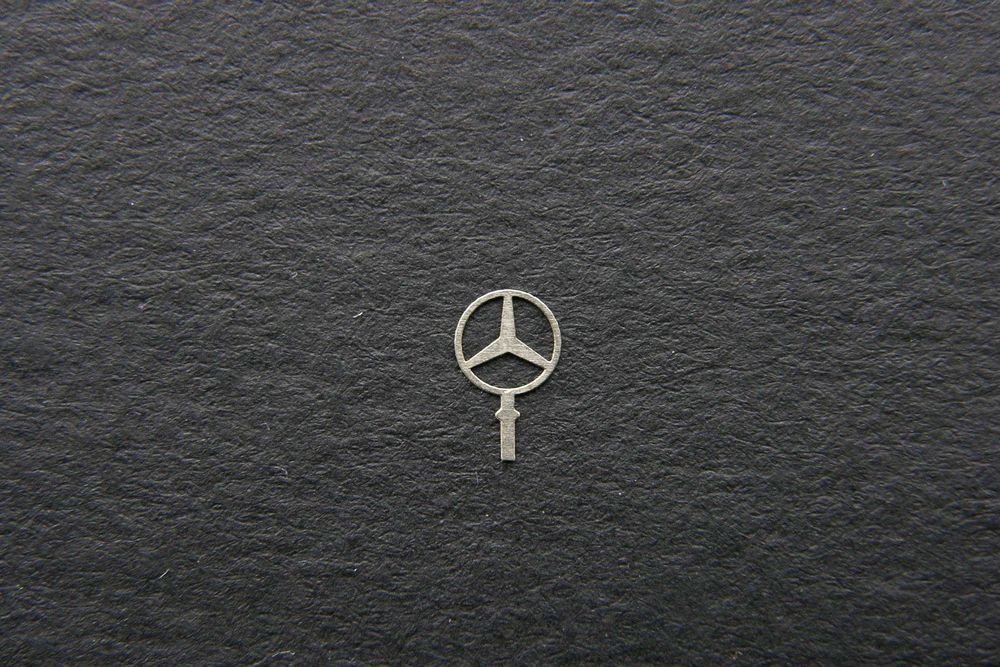 Mercedes-Benz Gwiazda znaczek Emblemat gril Logo 4,6mm 1:18 SunStar