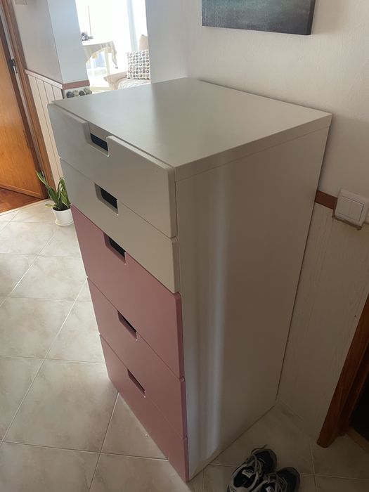 Comoda com bastante espaço para roupa