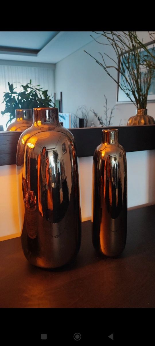 Conjunto lindíssimo de duas jarras