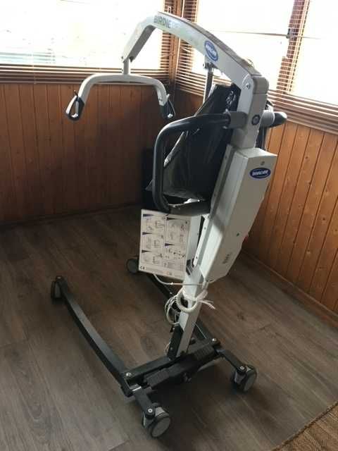 Elevador de Transferência Invacare Birdie Evo + Cesto Para Banho