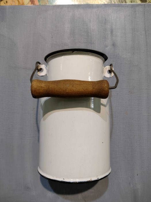 Stara kanka z pokrywką na mleko, 1 l, Emalia Olkusz, pamiątki PRL