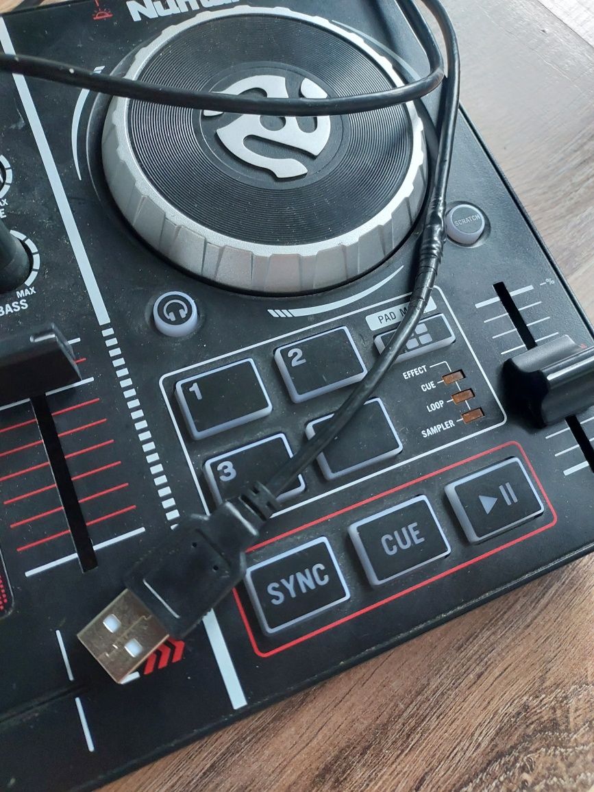 Numark party mix kontroler dj-ka