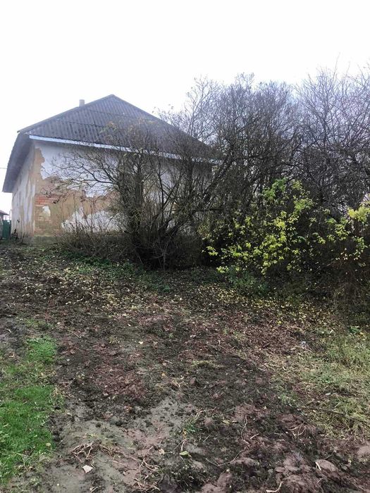 Продається земельна ділянка з  старим будинком
