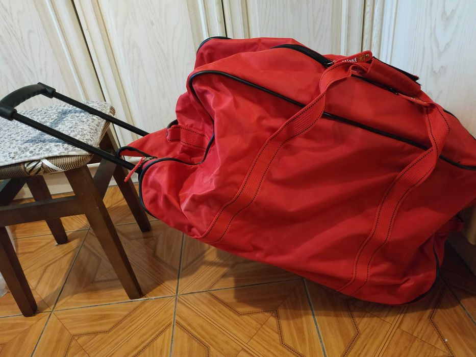 Продам фірмову дорожню сумку West на коліщатах.