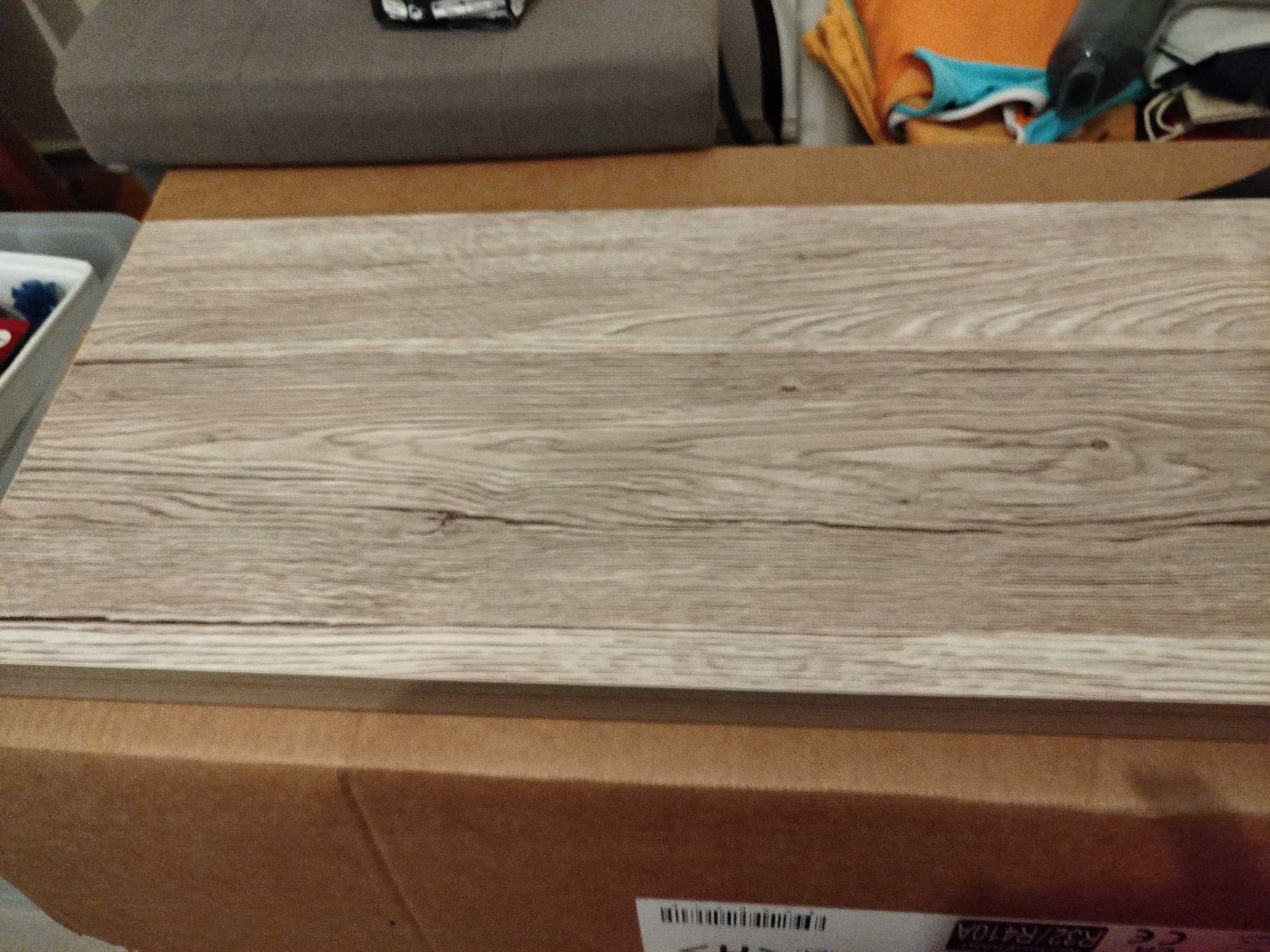 Prateleira decorativa com fixação oculta