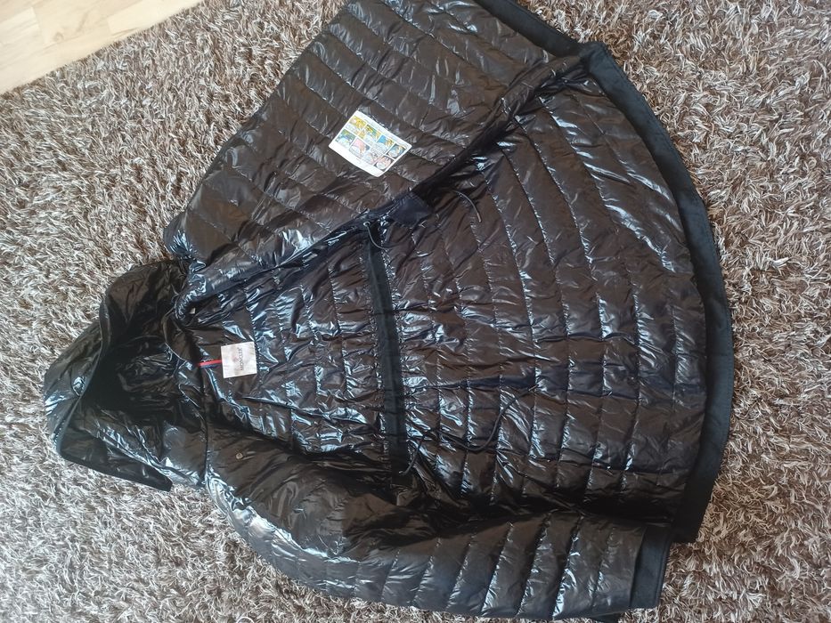 Kurtka-plaszcz Moncler rozmiar M-L .nowy