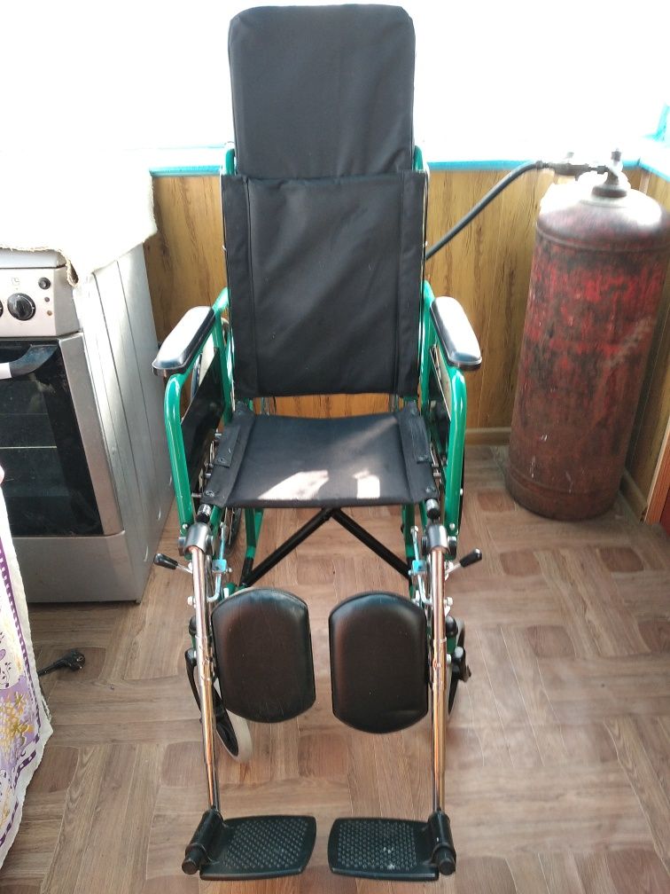 Продається інвалідний візок,в ідеальному стані,ширина 40см