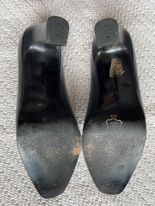 Sapatos de cabedal preto de Inverno, marca Carla Giovanella