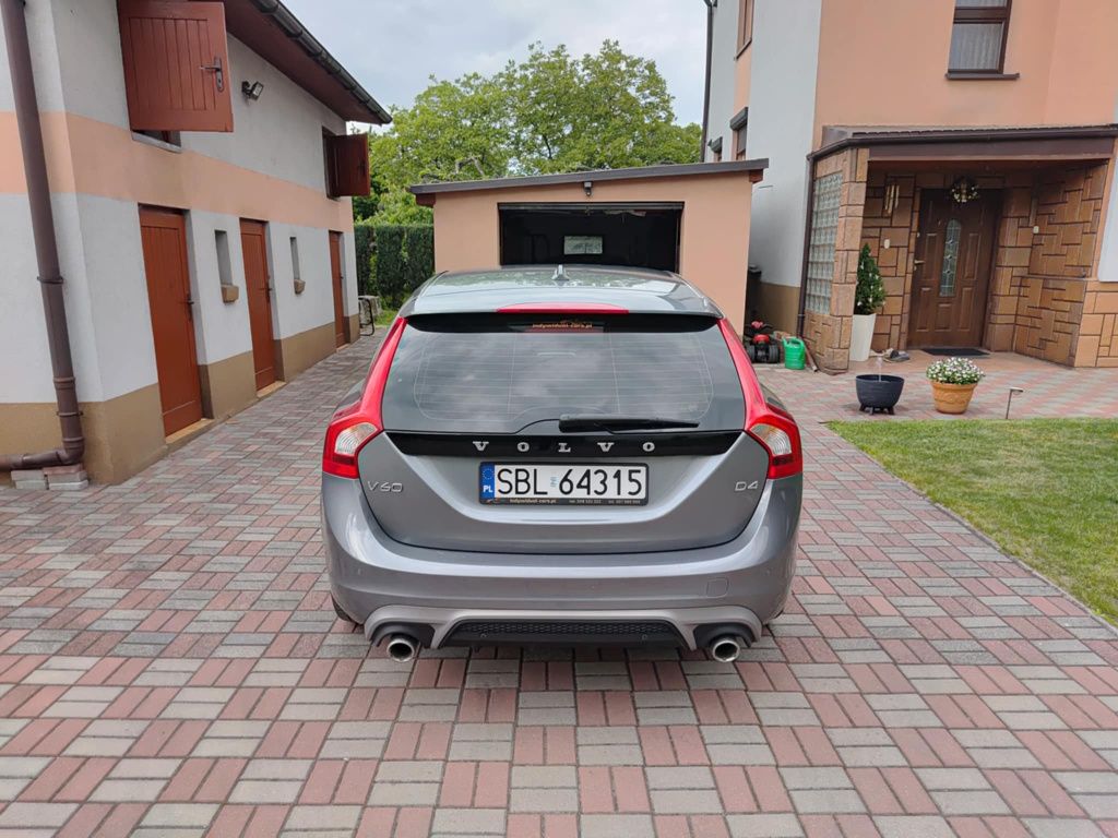 Volvo v60 r-design