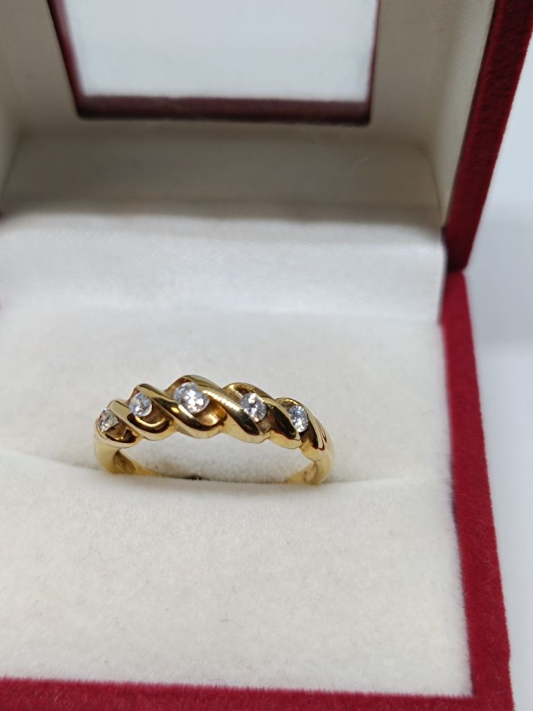 Złoty pierścionek z brylantami złoto 585 rozmiar 12
