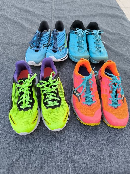 Conjunto de 4 pares de sapatilhas usadas